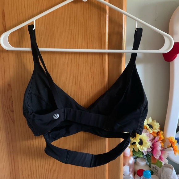 Lululemon yoga bra! 🍋🧘🏻‍♀️ - Picture 2 of 3